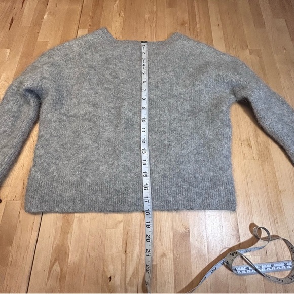 Nordstrom Fuzzy Textured Alpaca Blend Sparkly Gray V-Neck Sweater - Picture 9 of 10